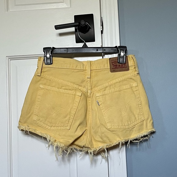 LEVI’S yellow jean shorts. - Picture 5 of 5